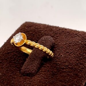 Elegant diamond ring
