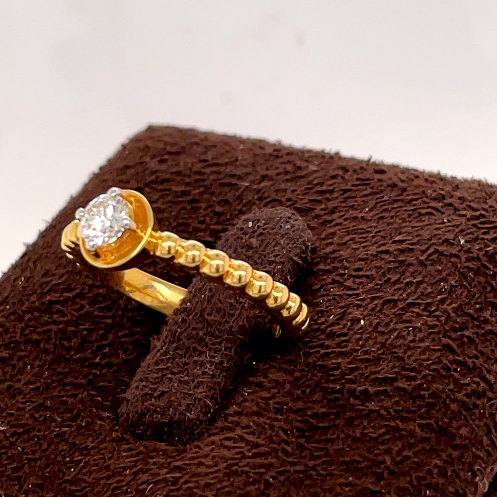 Elegant diamond ring