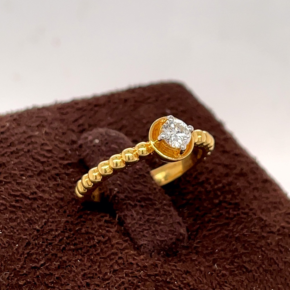 Elegant diamond ring