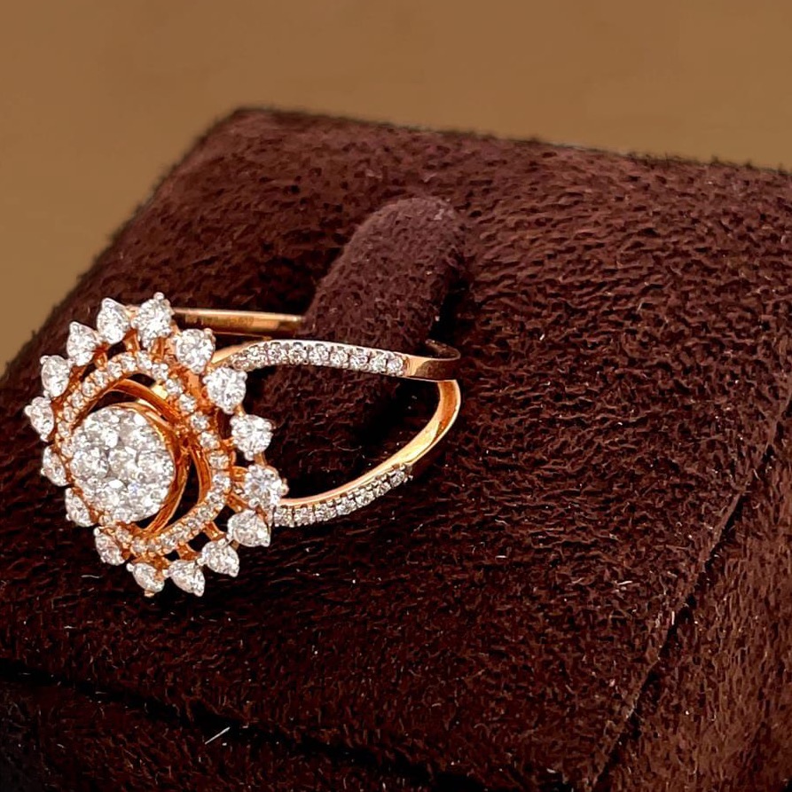 Royal diamond ring