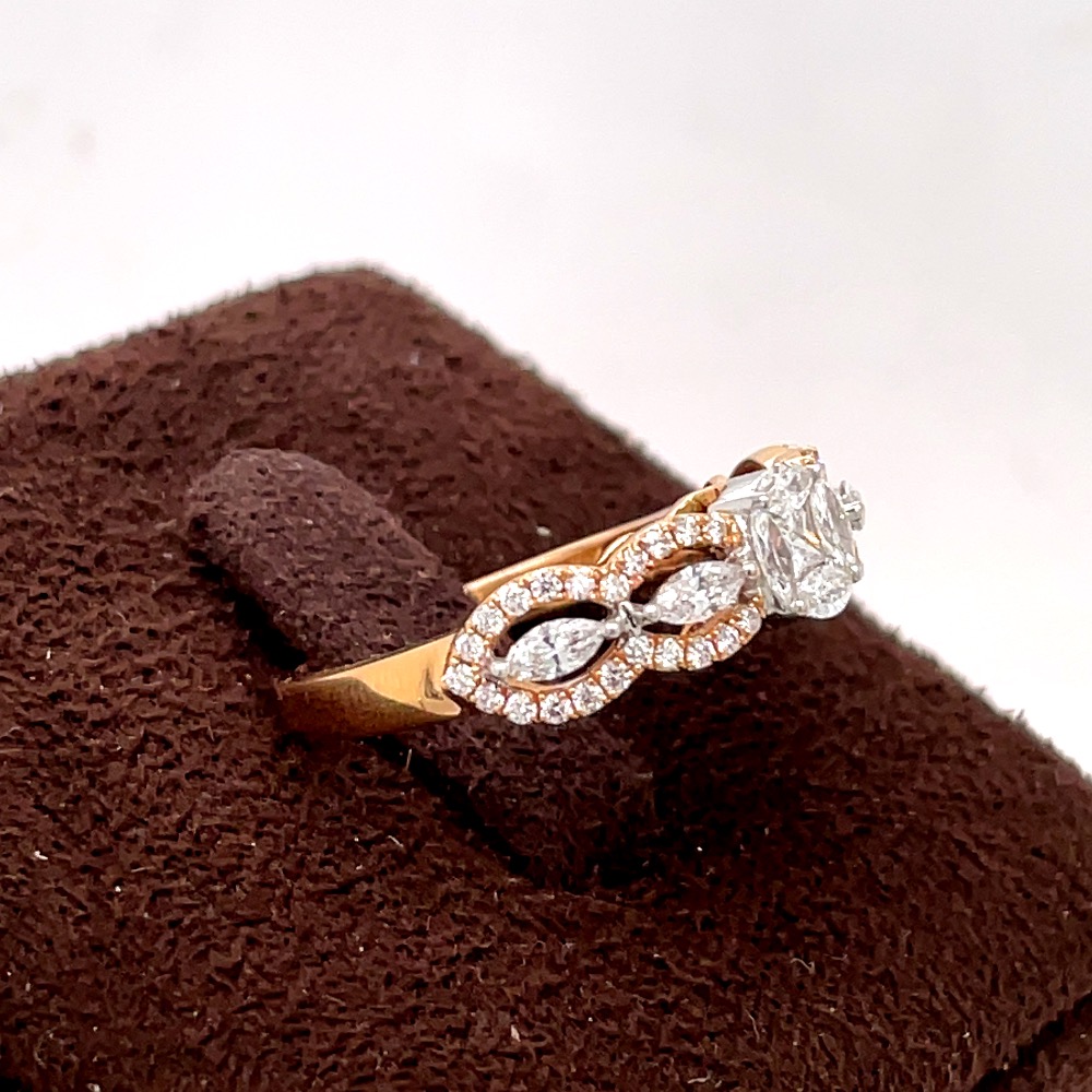 Contemporary diamond ring