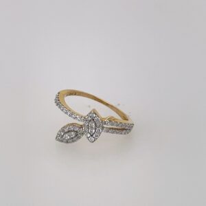 Shimmering diamond ring