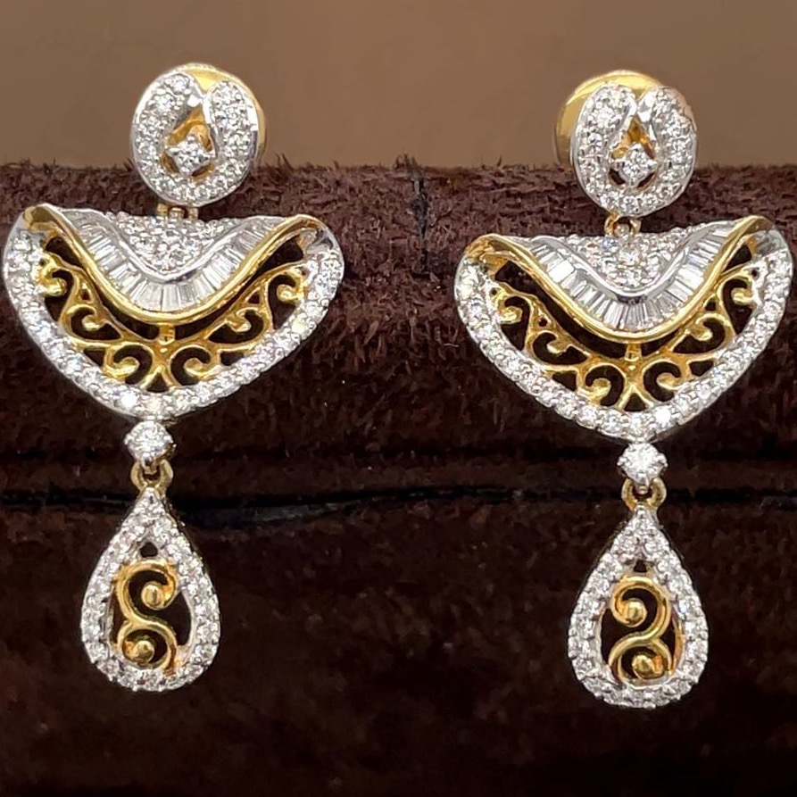 Artistic diamond earrings