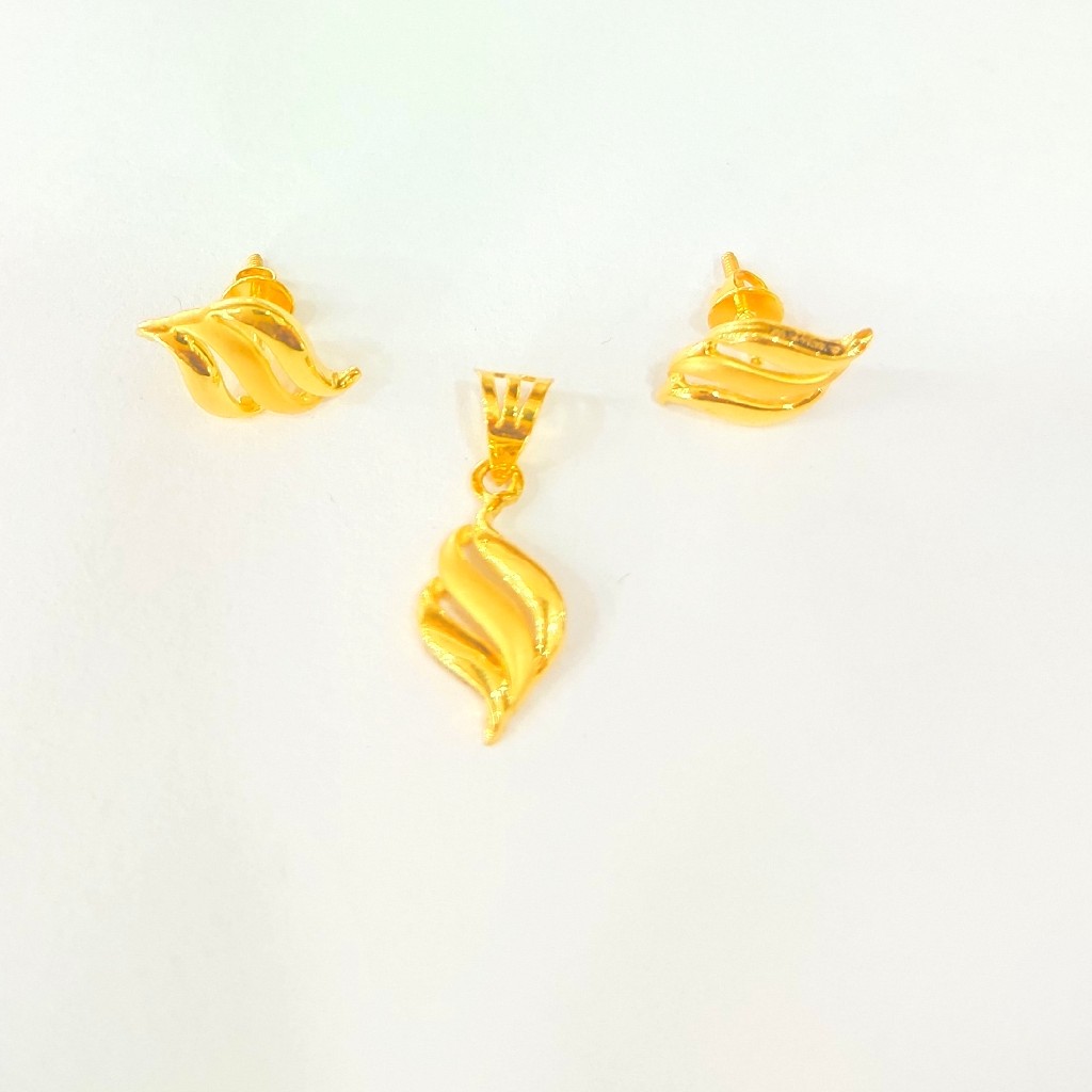 18kt gold certified fancy pendant set