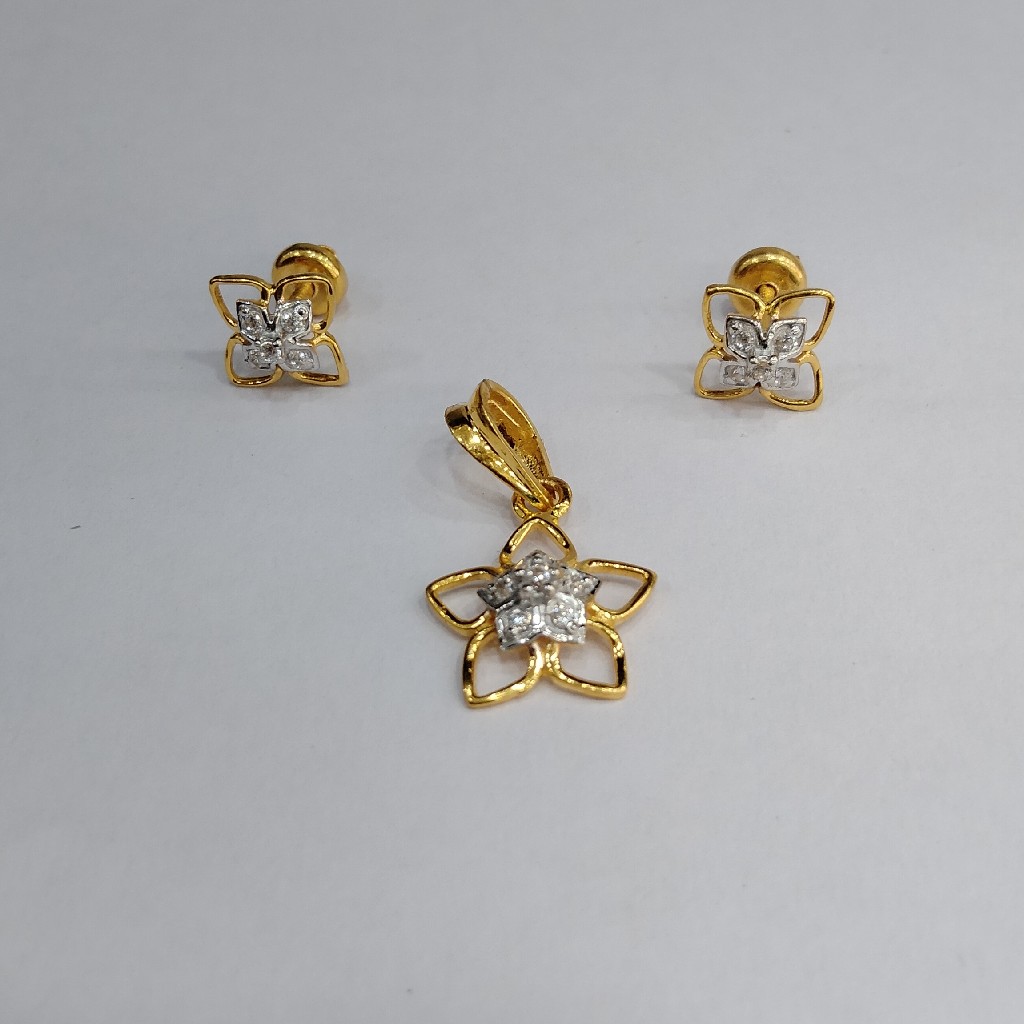 Gold Pendant Set