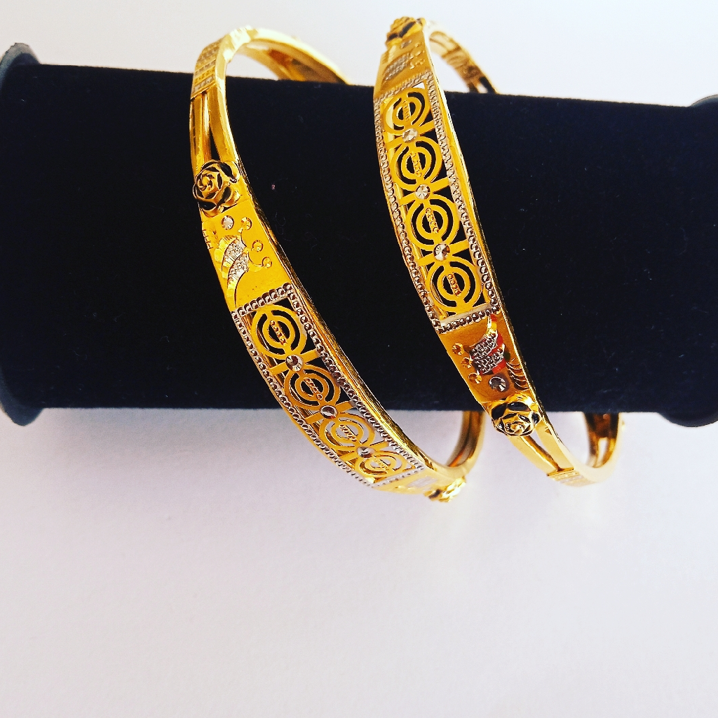 Yellow gold daily  wear bangles