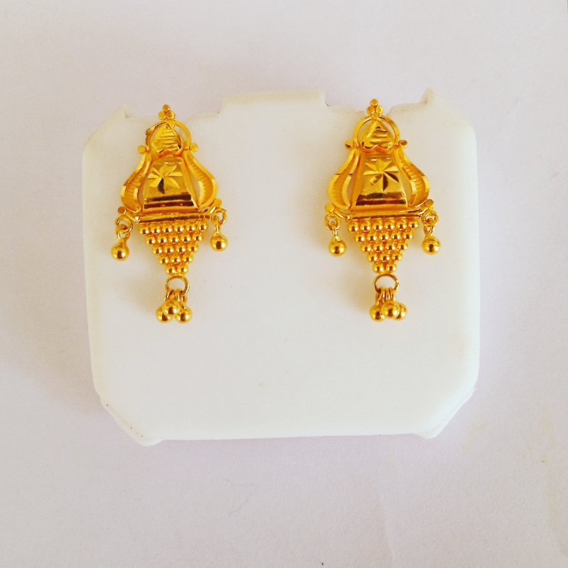 Designing earrings for women/ladies