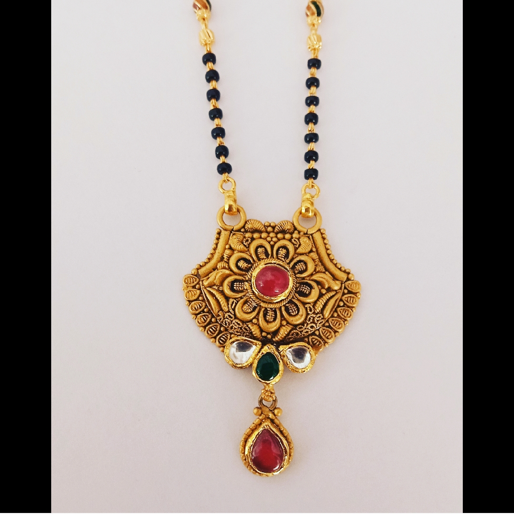Gold single line mangalsutra
