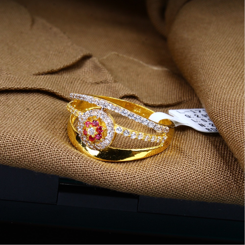 gold round pink stone diamond Ladies ring 124