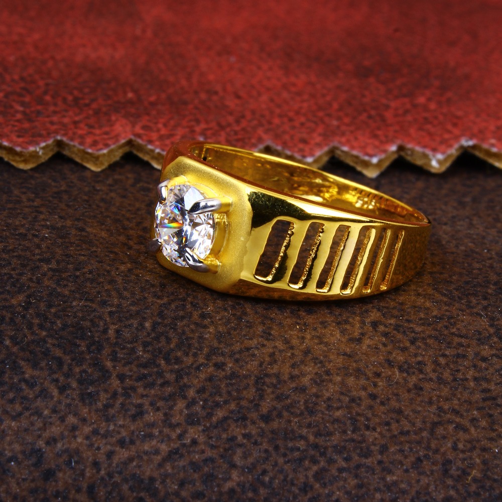 gold round cZ diamond Ring 135