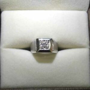 Stylish Gold Diamond Gents Ring