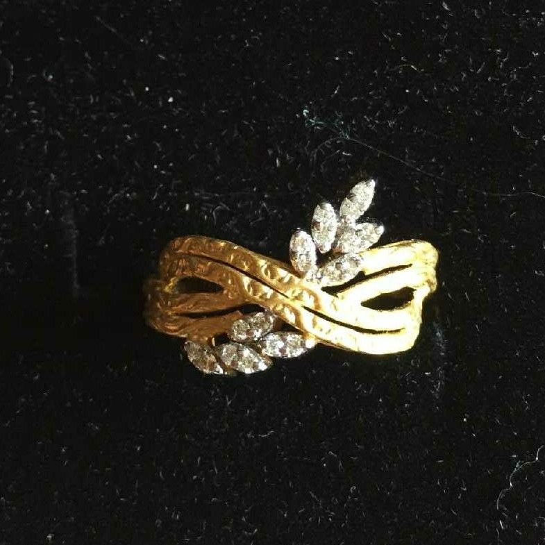 22KT Gold Dazzling Ladies Ring