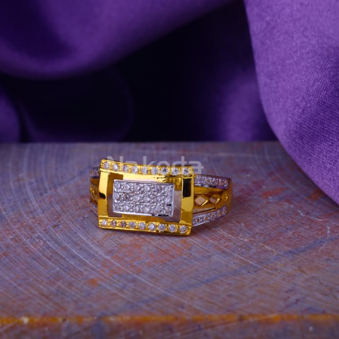 916 Gold CZ Hallmark Mens Ring MR912