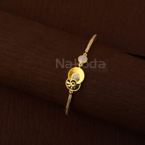 750 Gold Hallmark Stylish Ladies Kada Bracelet LKB198