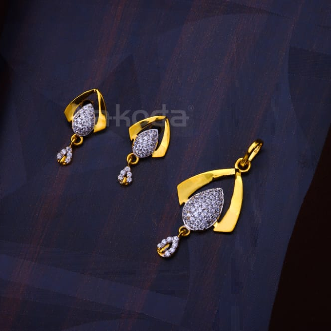 22KT Gold Hallmark Stylish Ladies Fancy Pendant Set FPS536