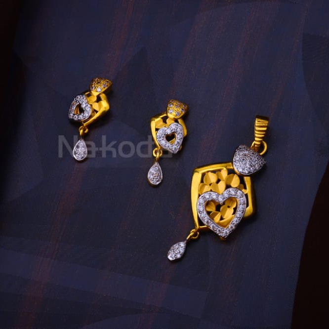22KT Gold Hallmark Ladies Classic Fancy Pendant Set FPS531