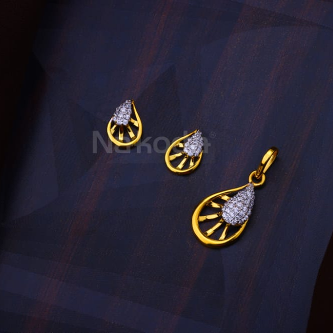 22KT Gold Hallmark Ladies Fancy Pendant Set FPS530