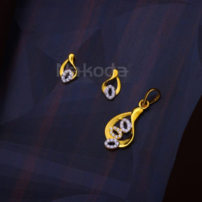 22KT Gold Ladies Classic Fancy Pendant Set FPS524