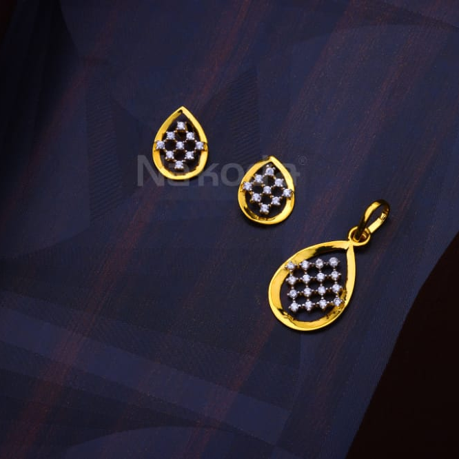 916 Gold CZ Hallmark Gorgeous Ladies Fancy Pendant Set FPS521