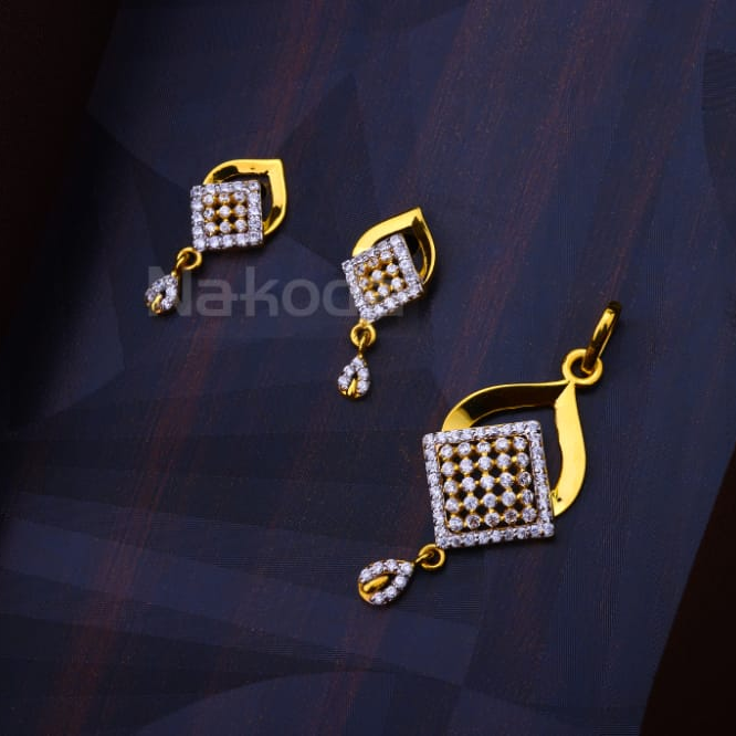 916 Gold CZ Stylish Ladies Fancy Pendant Set FPS515