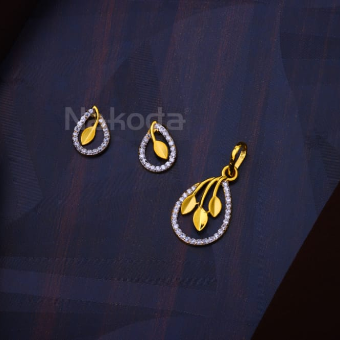 916 Gold Hallmark Stylish Ladies Fancy Pendant Set FPS508