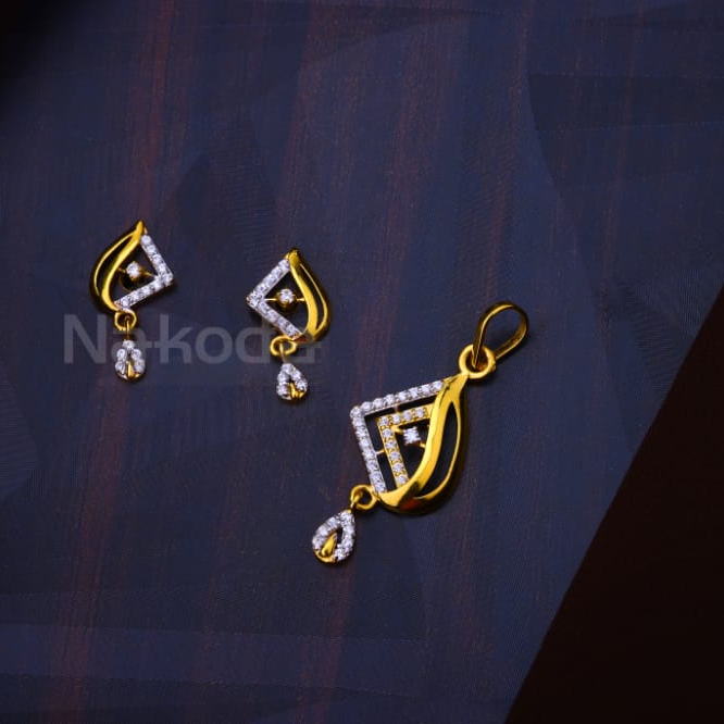916 Gold Hallmark Delicate Ladies Fancy Pendant Set FPS505