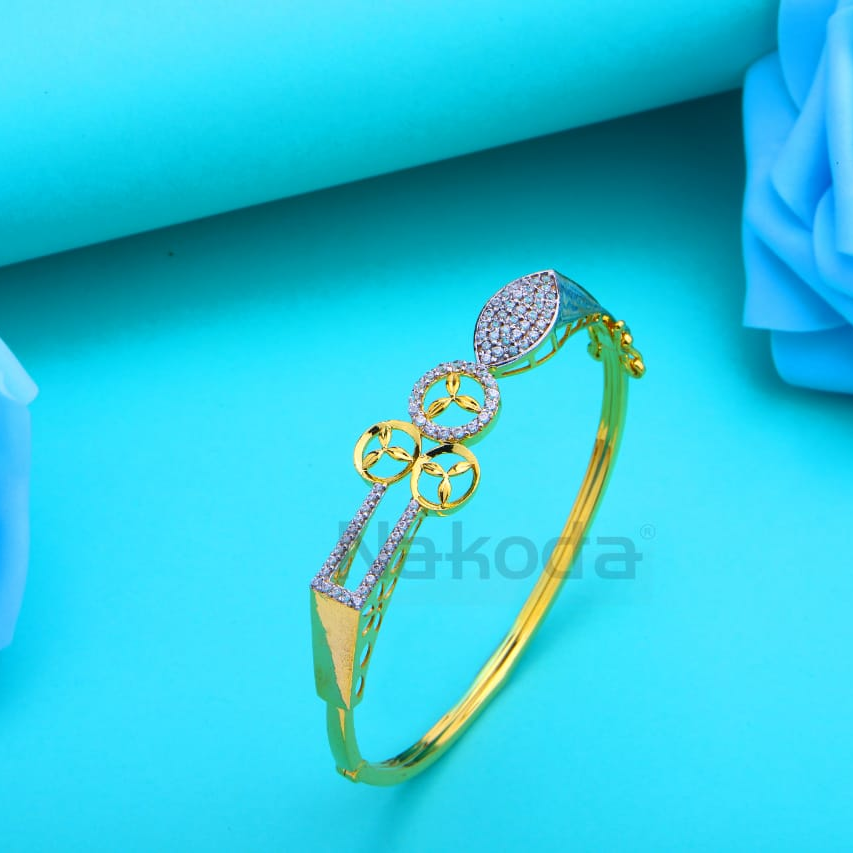 750 Gold Hallmark Ladies Fancy Kada Bracelet LKB242