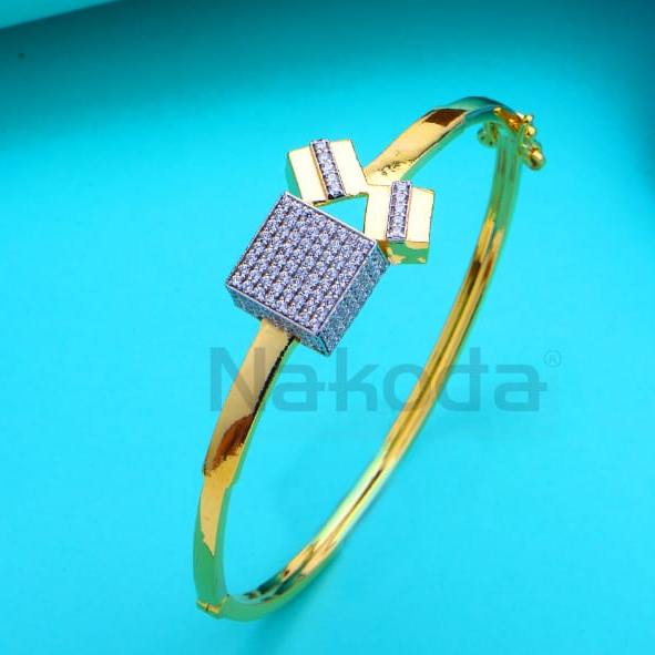 750 Gold Hallmark Ladies Designer Kada Bracelet LKB240