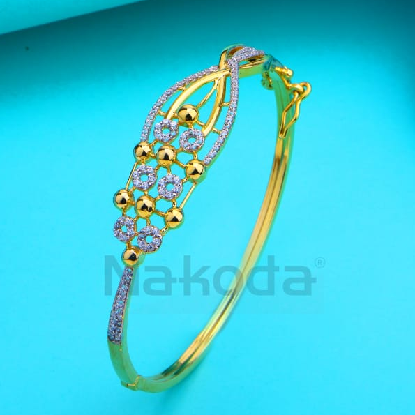 750 Gold Ladies Fancy Kada Bracelet LKB234