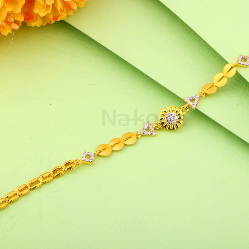 916 Gold Ladies Delicate Bracelet LB540