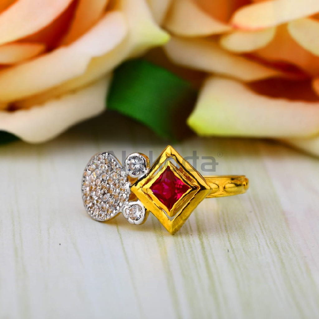 916 Gold Hallmark Ladies Ring LLR399