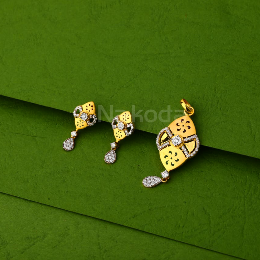 916 Gold Ladies Stylish Pendant Set FPS447