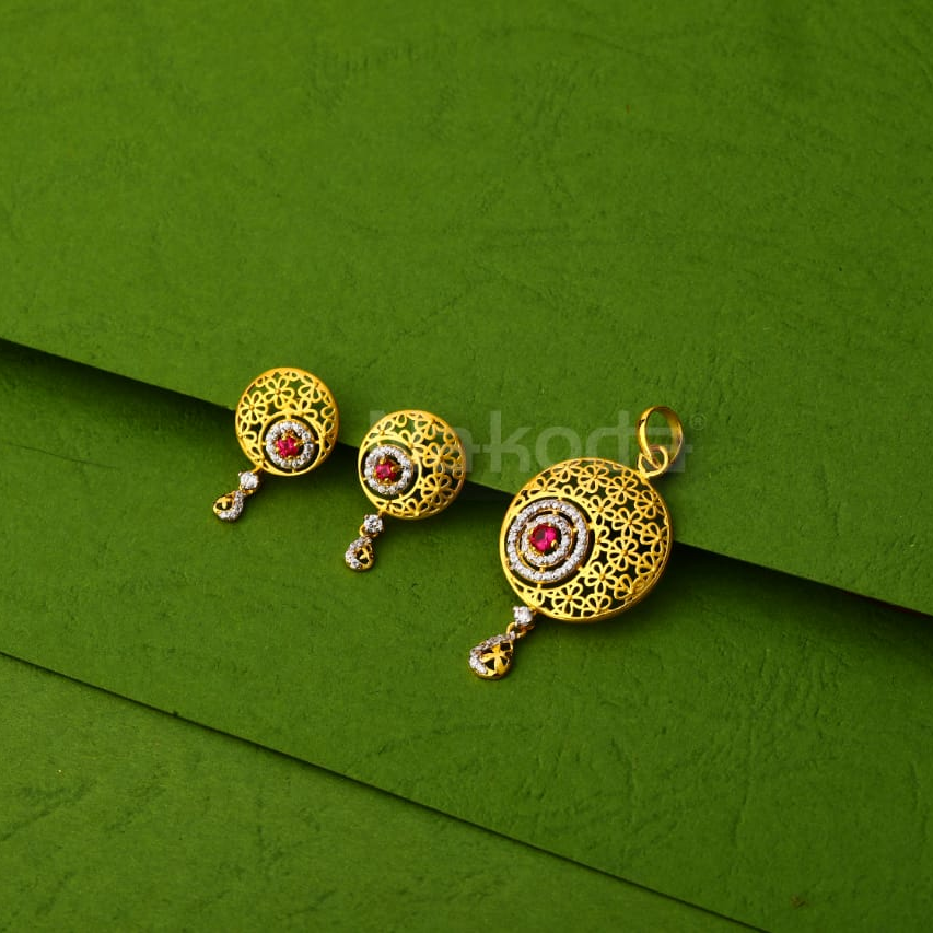 22KT Gold CZ Hallmark Stylish Ladies Pendant Set FPS443