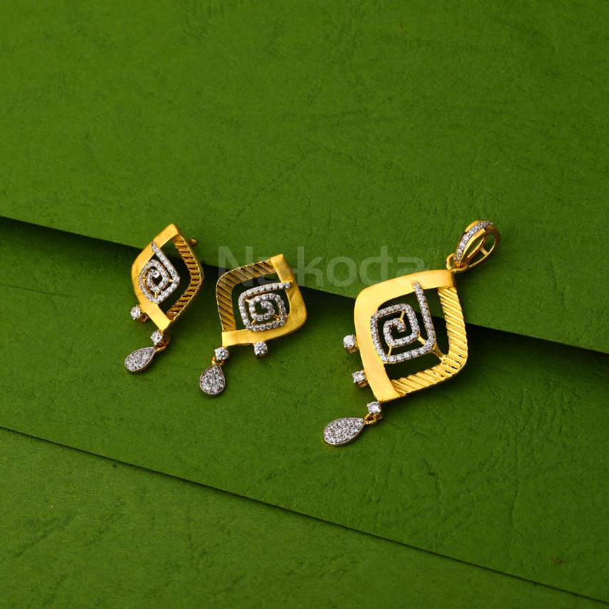 22KT Gold CZ Hallmark Fancy Ladies Pendant Set FPS441