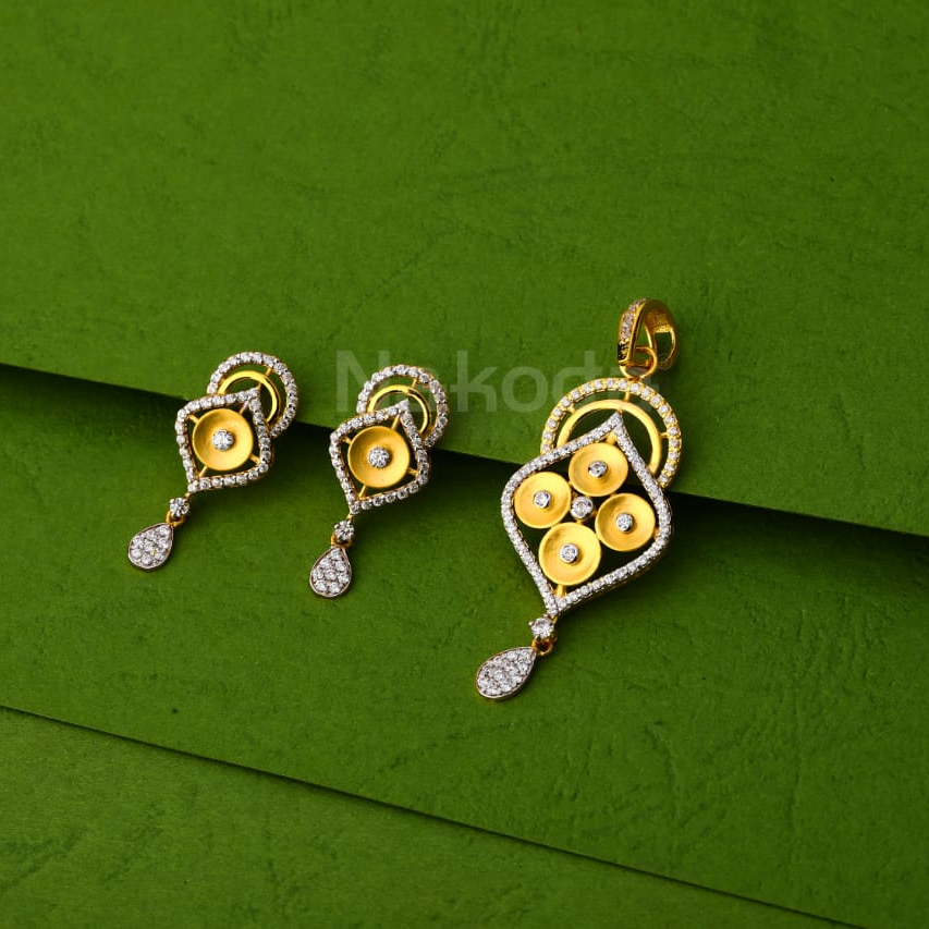 22KT Gold Ladies Pendant Set FPS384