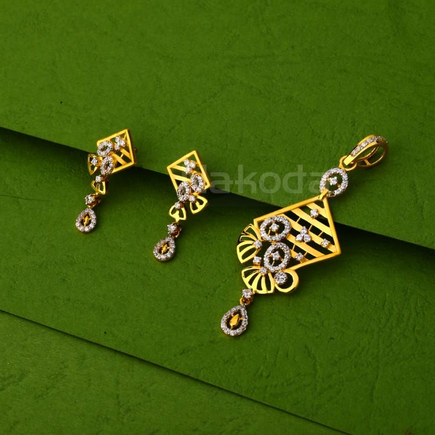 916 Gold Ladies Stylish Pendant Set FPS397