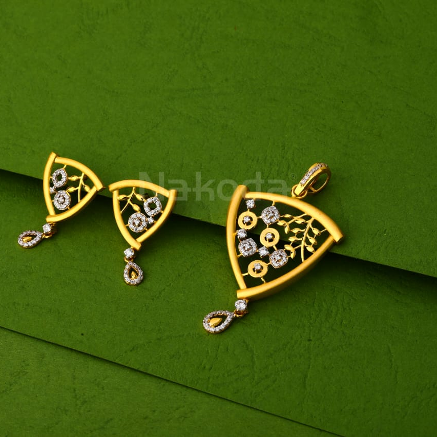 916 Gold Ladies Delicate Pendant Set FPS393