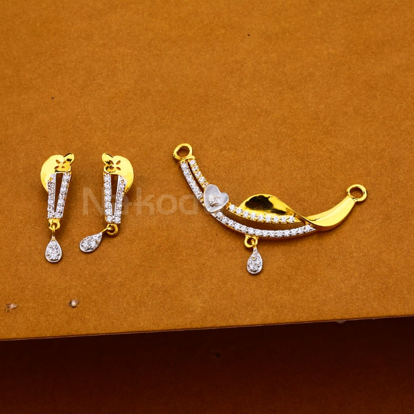916 Ladies Gorgeous Mangalsutra Pendant Set MP452