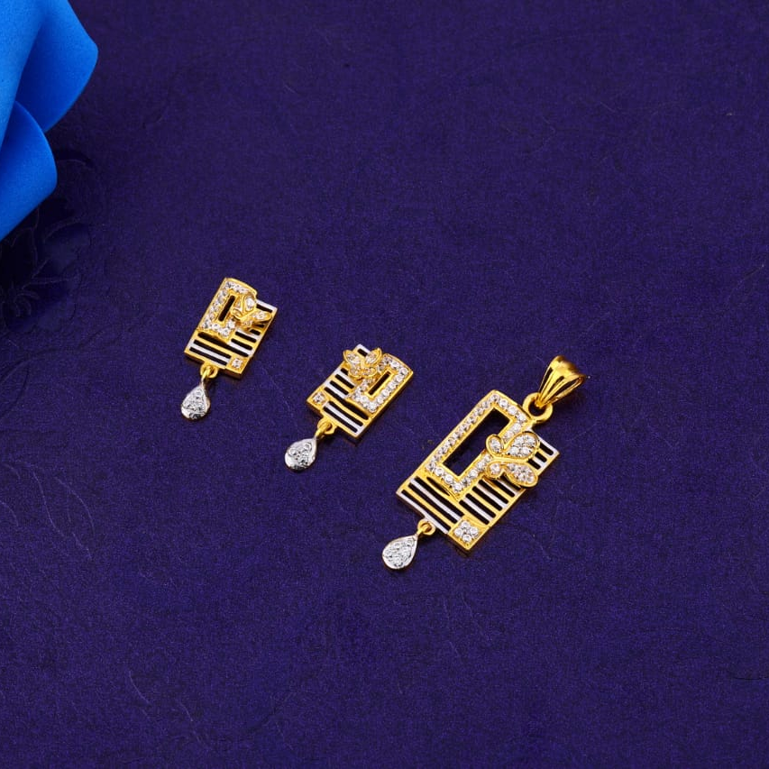 18KT Gold Hallmark Ladies Fancy Pendant Set FPS343