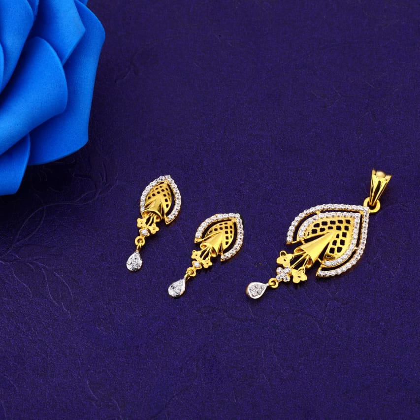 18KT Gold Gorgeous Ladies Fancy Pendant Set FPS341