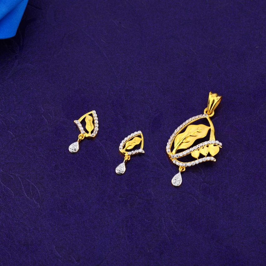 916 Gold Ladies Fancy Pendant Set FPS360
