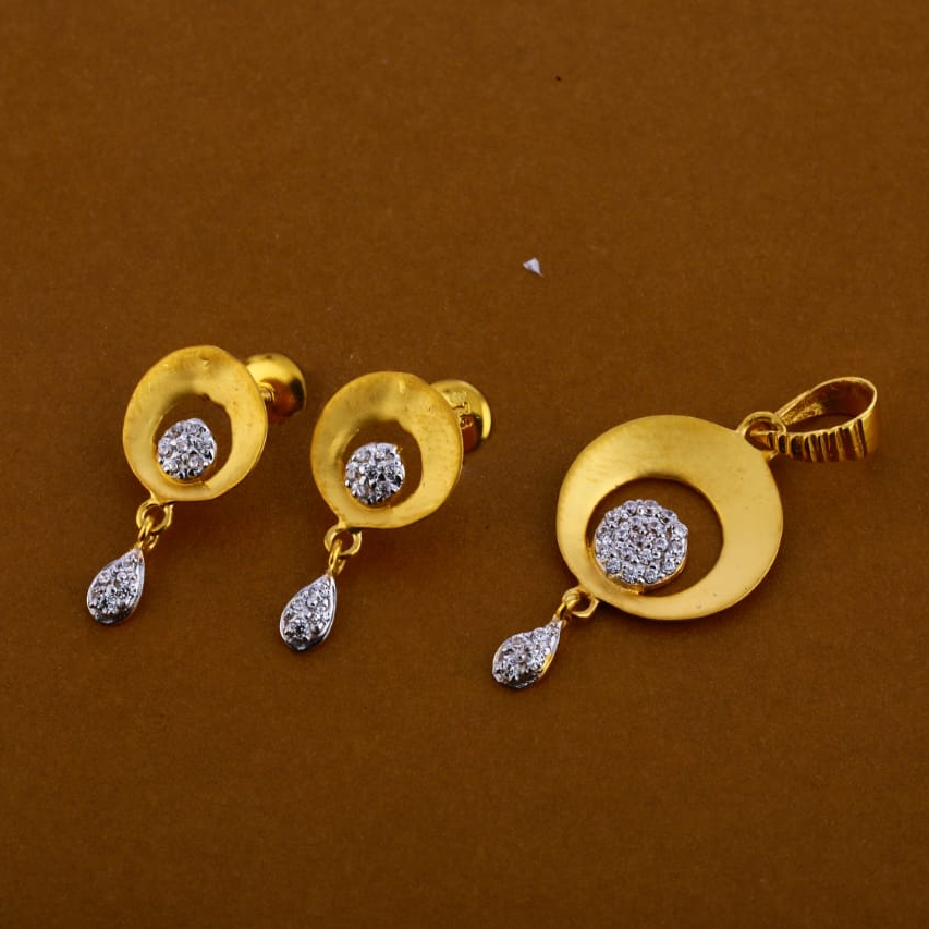 916 Gold CZ Hallmark Stylish Ladies Pendant Set FPS247