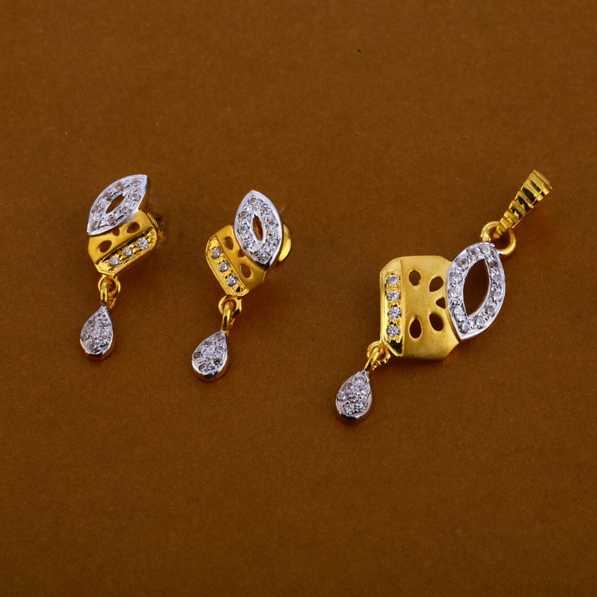 916 Gold Hallmark Designer Ladies Pendant Set FPS240