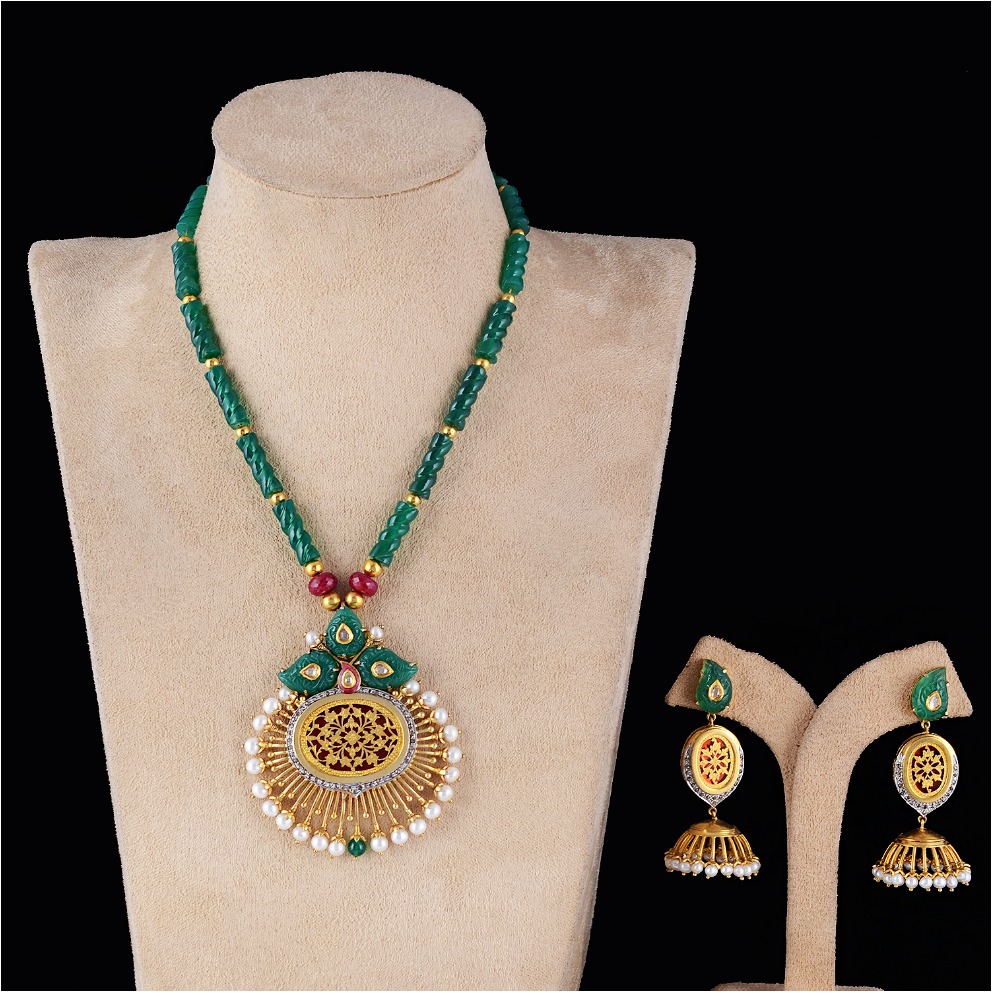Nakshi Sozo Ladies Attractive Vertical Moti Necklace Set