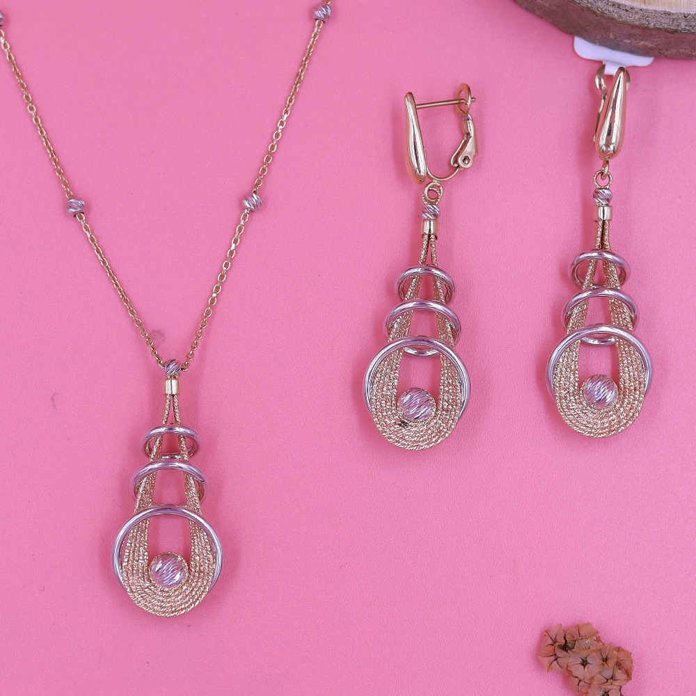 exquisite Rose Gold Dokia-Set.