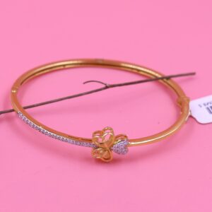 Flower-style 22kt gold bracelet