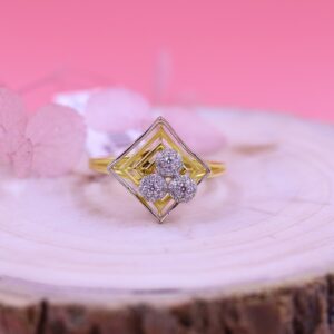 Charming 22 karat yellow gold floral ring