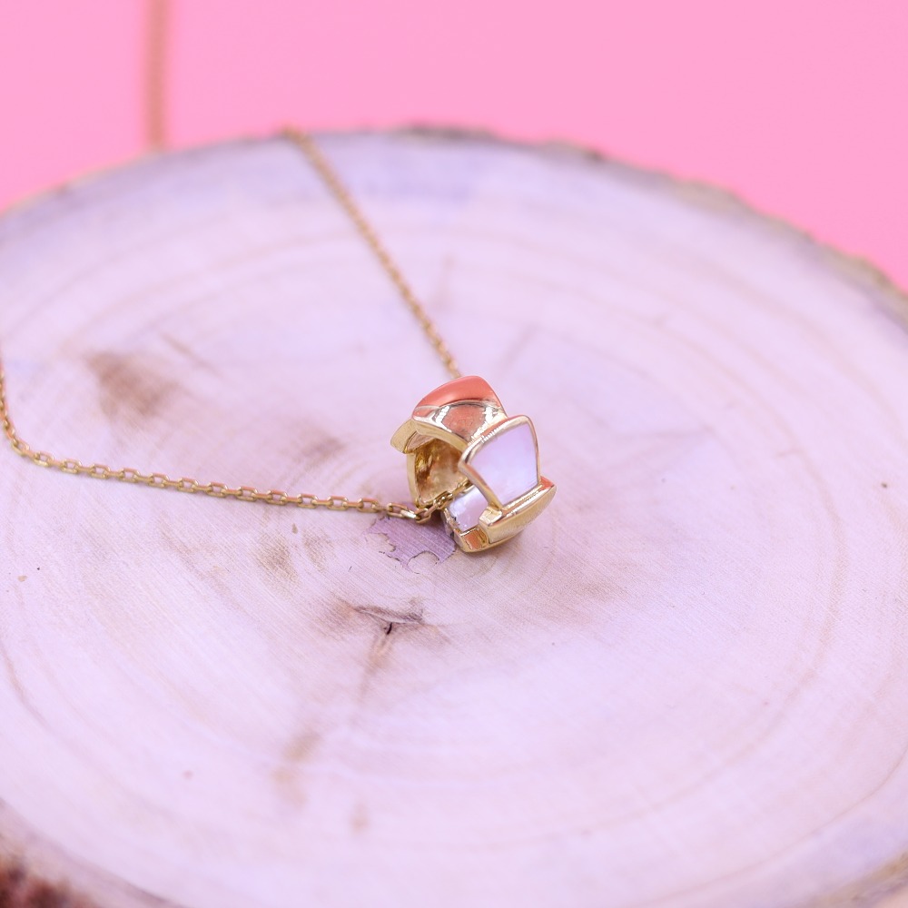 Delicate fancy chain