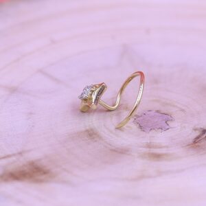 Square shape diamond nosepin