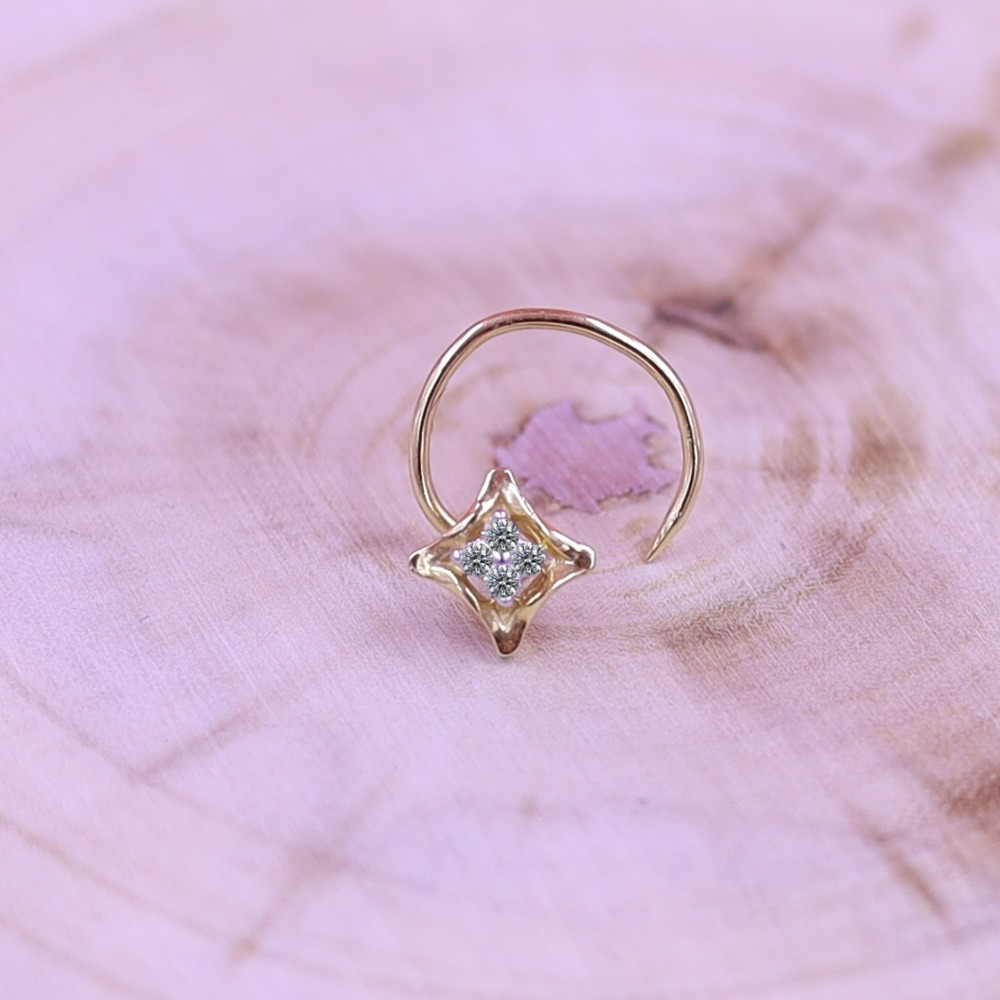 Square shape diamond nosepin